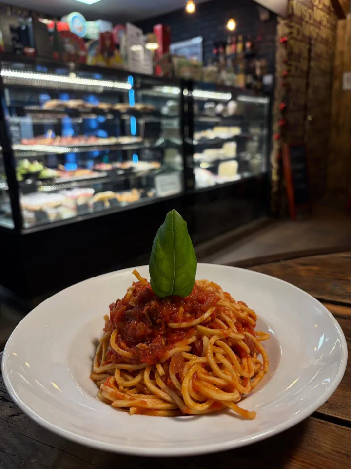 Spaghetti à la tomate et au basilic